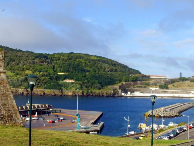 Fortress Route - Angra do Heroísmo: This tour gives you the opportunity to get to know the fortresses of the city of Angra do Heroísmo. Walking on its ramparts, walking along its walls and forts that stretch along the bay of Angra.